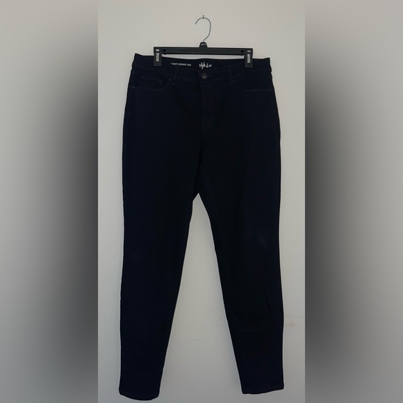 Style & Co. High-Rise Curvy-Fit Straight-Leg Jeans (Deep Black) - Picture 4 of 7